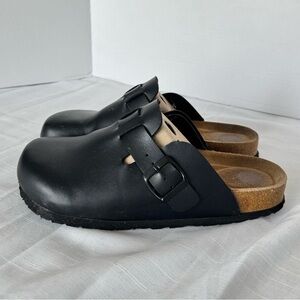 CUSHIONAIRE Comfortable Slip-On Clogs Size 8.5w